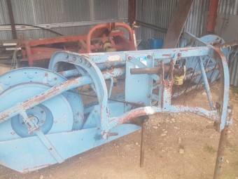 New Holland/Ford PTO hay rake