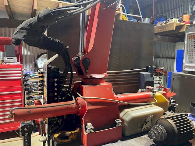 2018  HMF Vehicle Lifting Crane / HMF 810K-MC -MCNCE