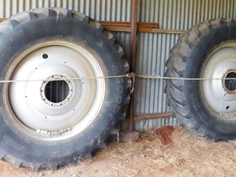 Dual Rims/Tyres off Case Magnum 220