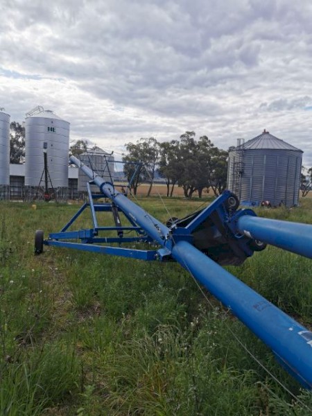 Brandt 1060 Swing Away Auger