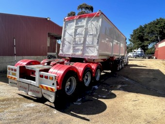 2016 Moore Sliding B Double Road Train Lead Trailer