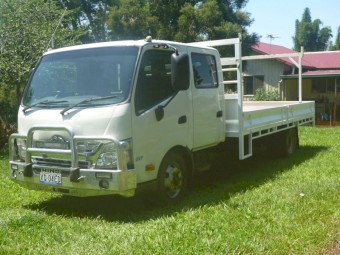 2013 HINO 300 917 DUAL CAB WITH VERY LOW KMS.