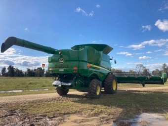 2014 John Deere S680 Combine & 640D Front with Comb Trailer