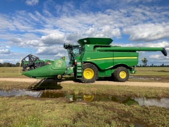 2014 John Deere S680 Combine & 640D Front with Comb Trailer