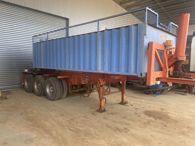 Barker Tipper Skel with Water Tank