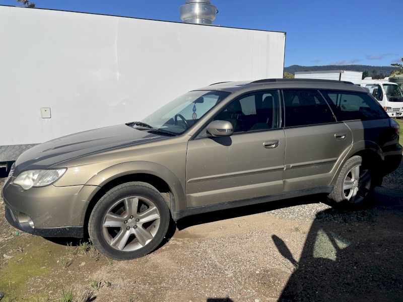 SUBARU OUTBACK 2008 - $3,600 ono