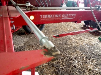 2020 Kverneland 9472C Twin Rotor Hay Rake