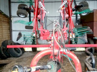 2020 Kverneland 9472C Twin Rotor Hay Rake