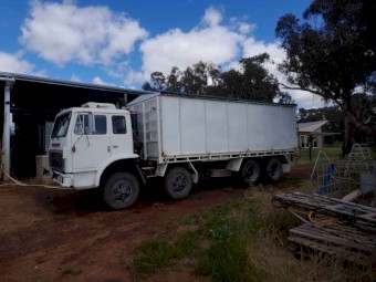 1987 International Acco 2250D Twin Steer