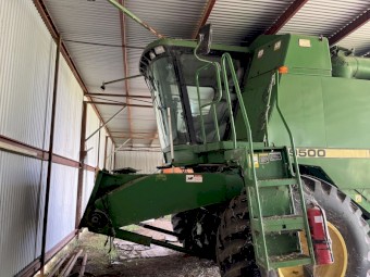 John Deere 9500 Header with 25ft front and canola front
