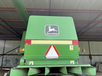 John Deere 9500 Header with 25ft front and canola front