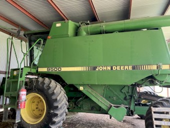 John Deere 9500 Header with 25ft front and canola front