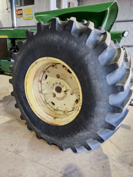 WANTED 24.5-32 Firestone Tyre