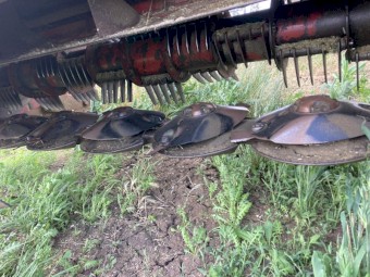 Under Auction - (A210) 2004 New Holland 1432 Mower Conditioner 