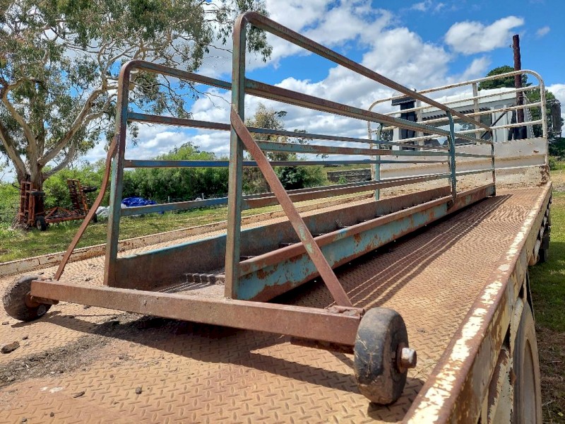 Sheep loading ramp Farm Tender