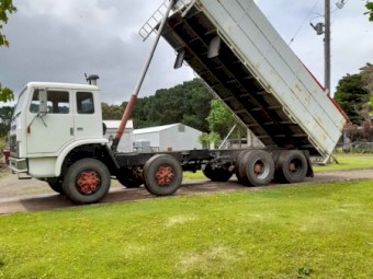 1986 International ACCO 1950D Tipper Truck