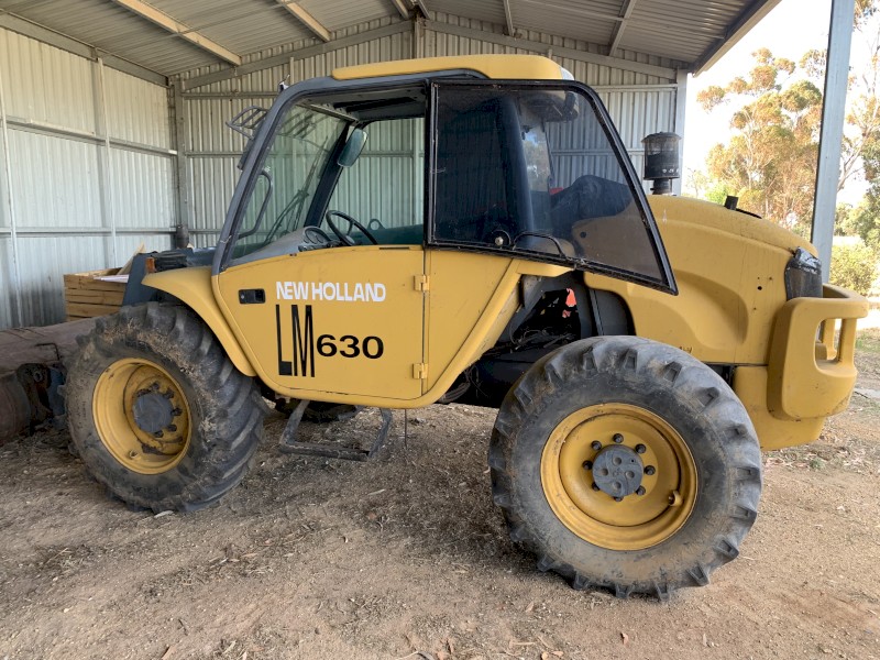 New Holland 630 Telehandler
