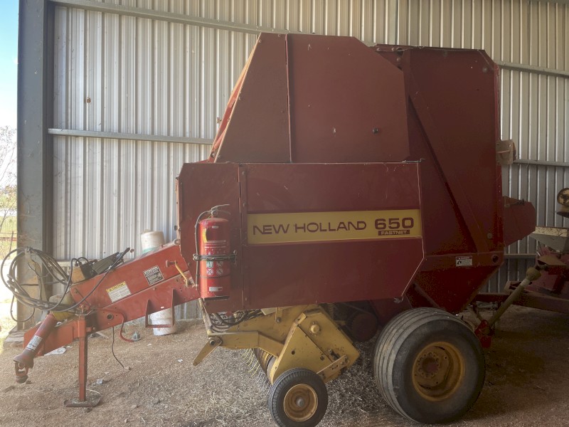 New Holland 650 Fastnet Round Baler