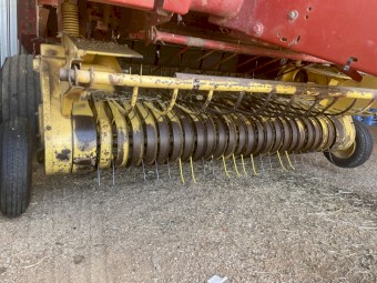 New Holland 650 Fastnet Round Baler