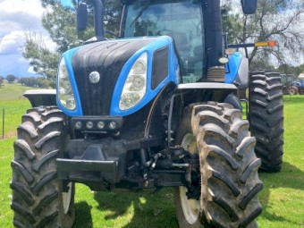 2015 New Holland T8.350 Tractor with 989.8 hrs