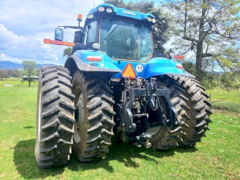 2015 New Holland T8.350 Tractor with 989.8 hrs