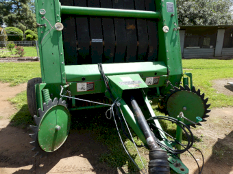 John Deere 535 Round Baler
