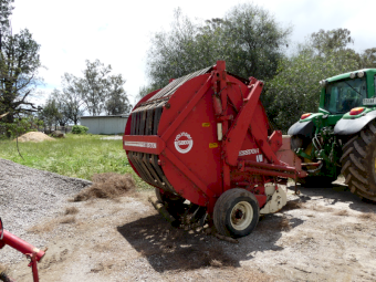 Hesston 5800 Round Baler