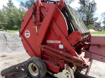 Hesston 5800 Round Baler