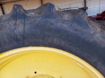John Deere 480/80 R46 Outer Duals