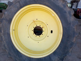 John Deere 480/80 R46 Outer Duals