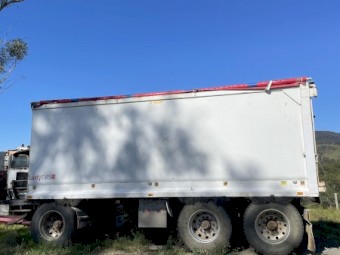 2013 Lusty Tipper Trailer 