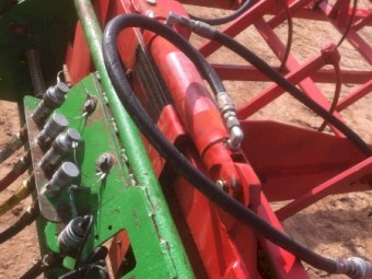 New Holland Small Baler with Accumulator and 20 Bale Grab