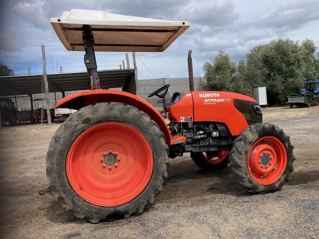 2013 Kubota M7040SU Tractor