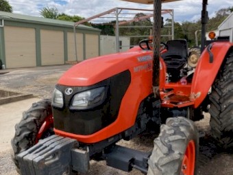 2013 Kubota M7040SU Tractor