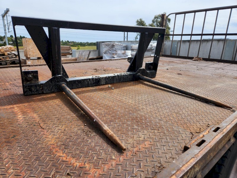 JD 500 Series Euro Hitch Hay Forks