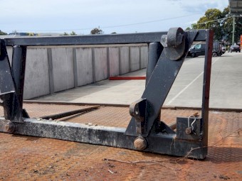 JD 500 Series Euro Hitch Hay Forks