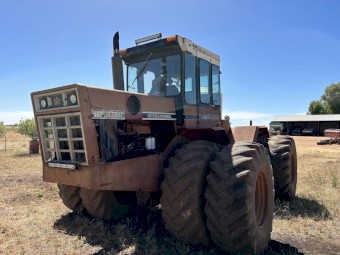International 4386 4x4 Tractor