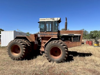 International 4386 4x4 Tractor