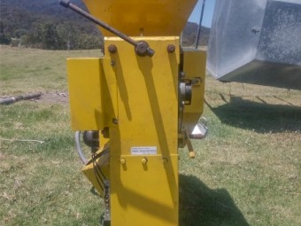 9 inch Roller Mill with Auger and Bin