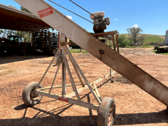 Ag Bulk Equipment bucket elevator