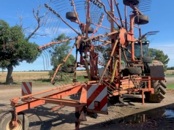Kuhn Twin Rotor Hay Rake