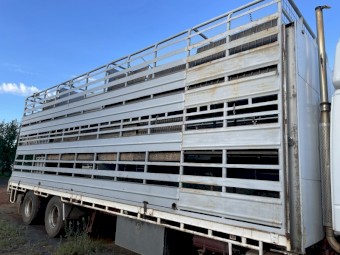 2006 Iveco Euro038 Livestock Truck with Crate