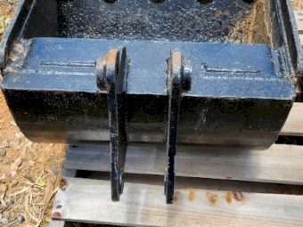 Bucket 5 tooth Suit 3-8 ton excavator or bobcat