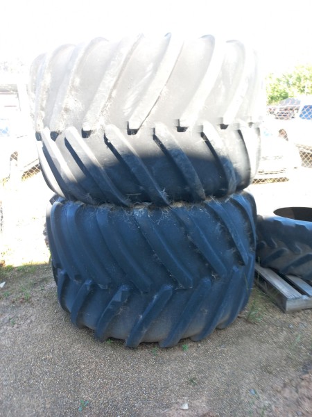 1050/50-32 tyres &Rims