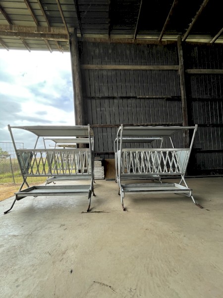Galvanised V hay feeder grain feeder with Roof