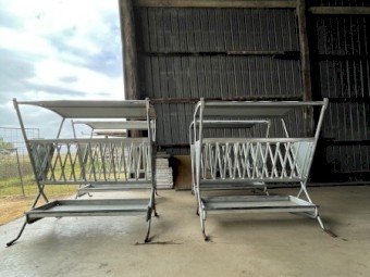 Galvanised V hay feeder grain feeder with Roof