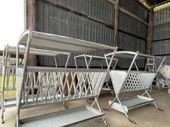 Galvanised V hay feeder grain feeder with Roof