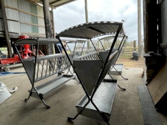 Galvanised V hay feeder grain feeder with Roof