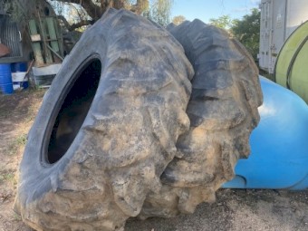 Used 23.1-34 tractor tyres