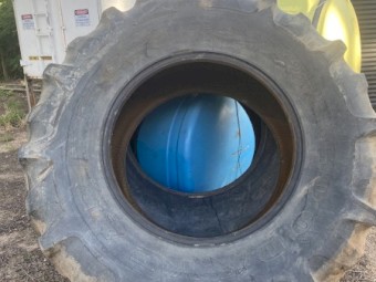 Used 23.1-34 tractor tyres